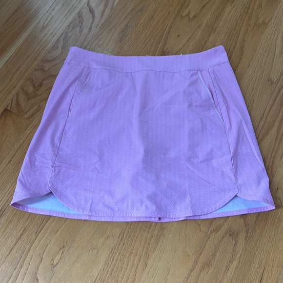 Vineyard Vines performance golf skort size M pink golf clubs NWOT - Picture 1 of 9